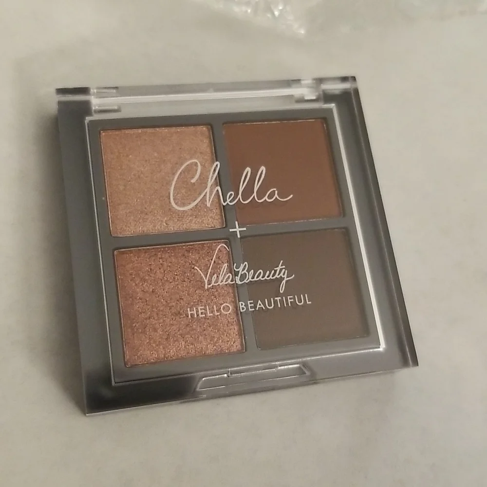 4/25 bundle item. Chella Blushing Rose Eyeshadow Quad